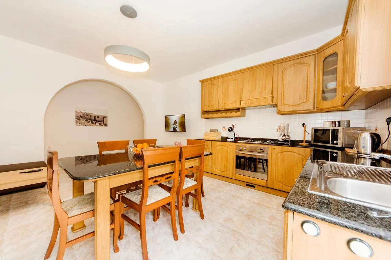Central 3 Bedroom Entire Apartment Msida location