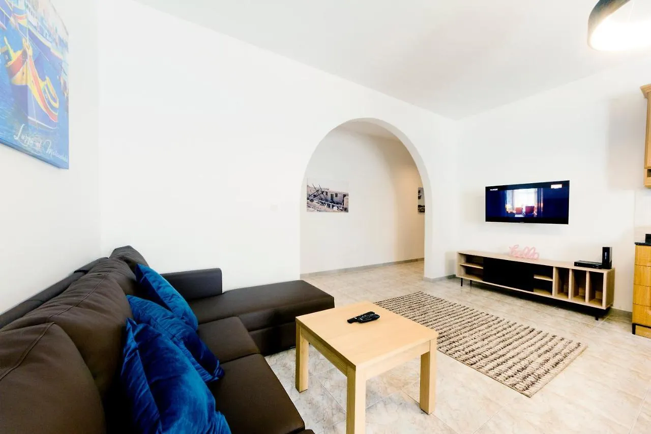 Central 3 Bedroom Entire Apartment Msida