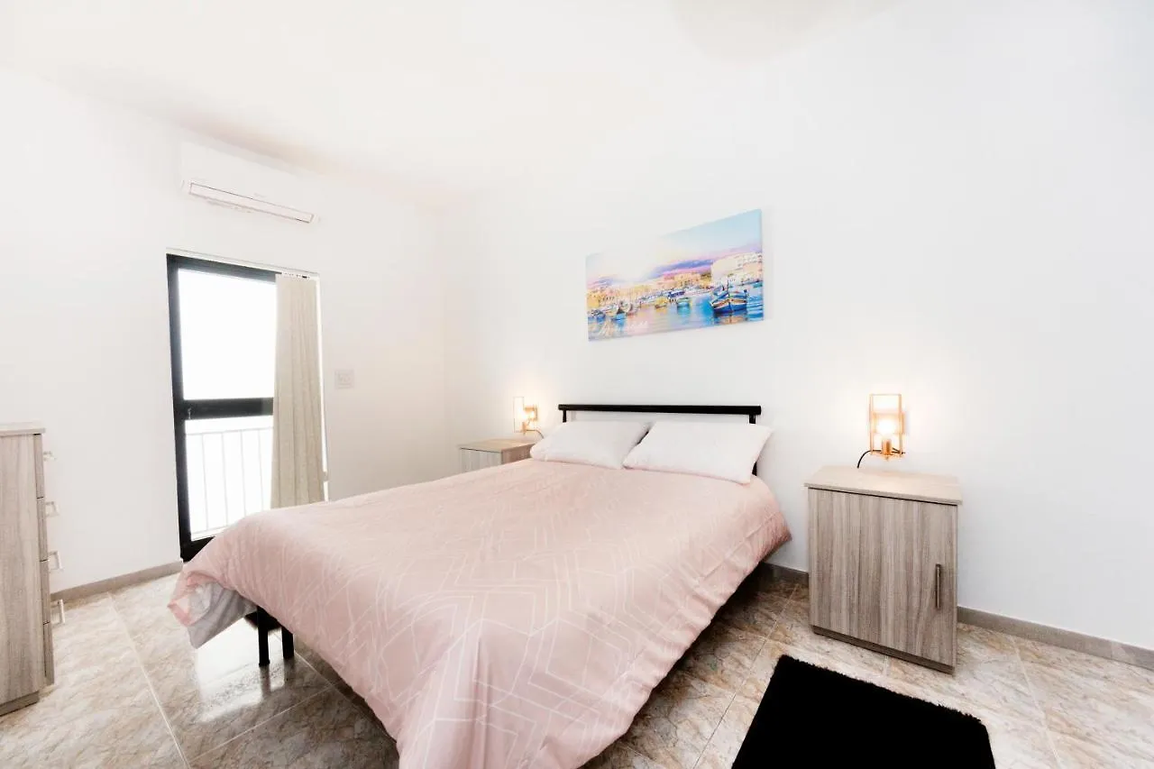 Central 3 Bedroom Entire Apartment Msida 0*,  Malta