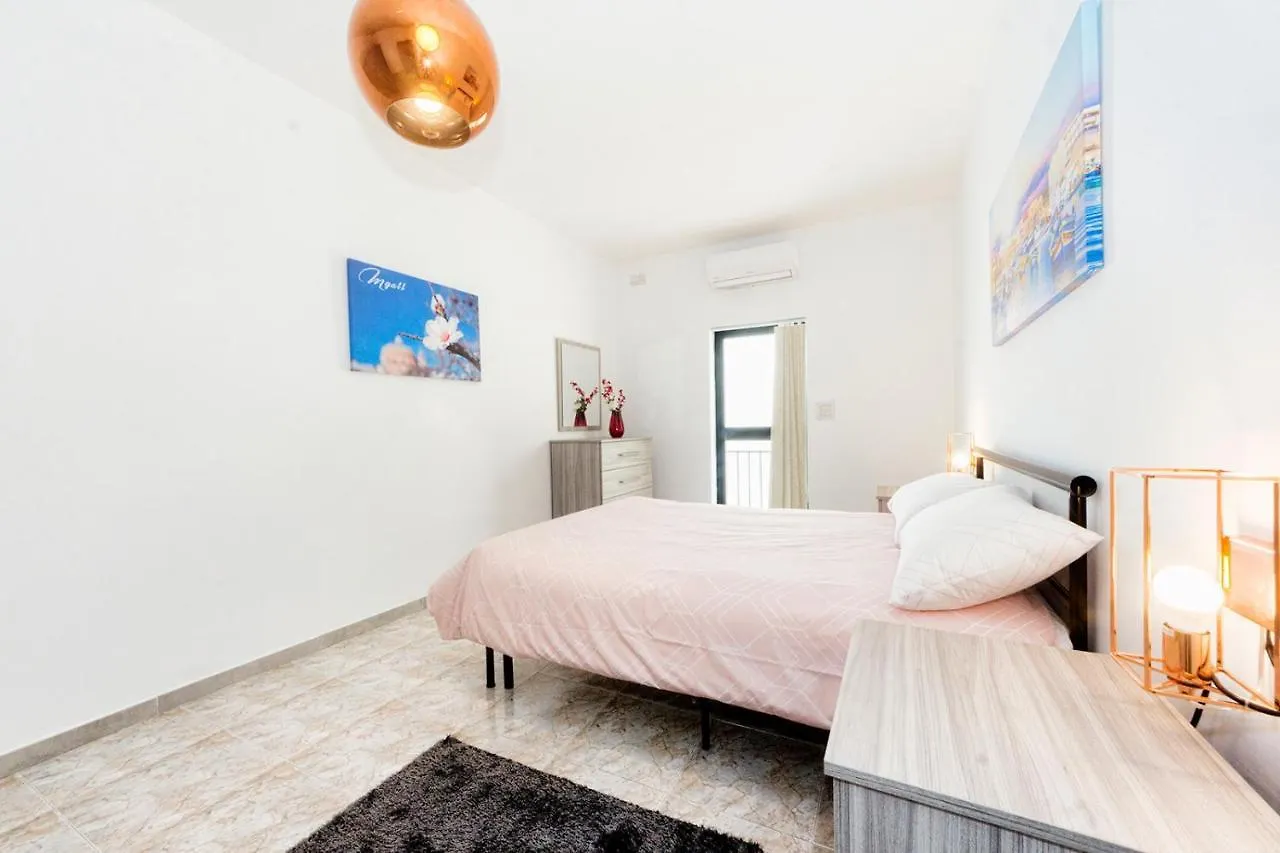 Central 3 Bedroom Entire Apartment Msida 0*,