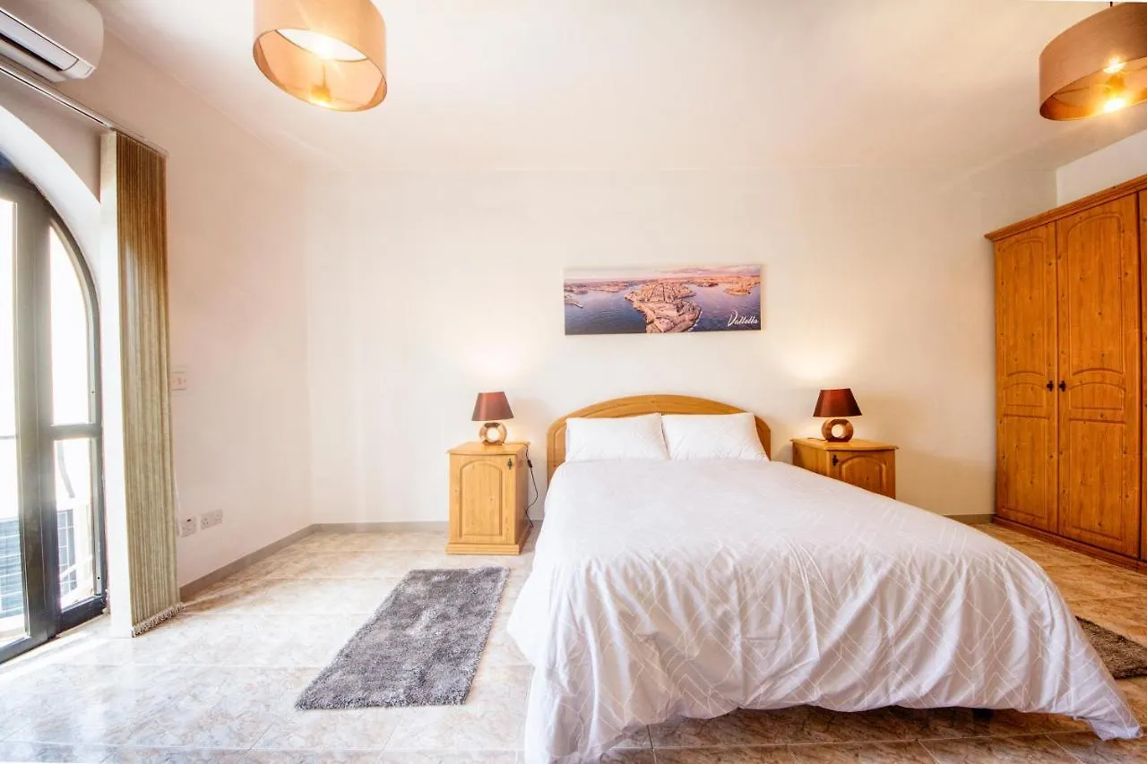 Central 3 Bedroom Entire Apartment Msida